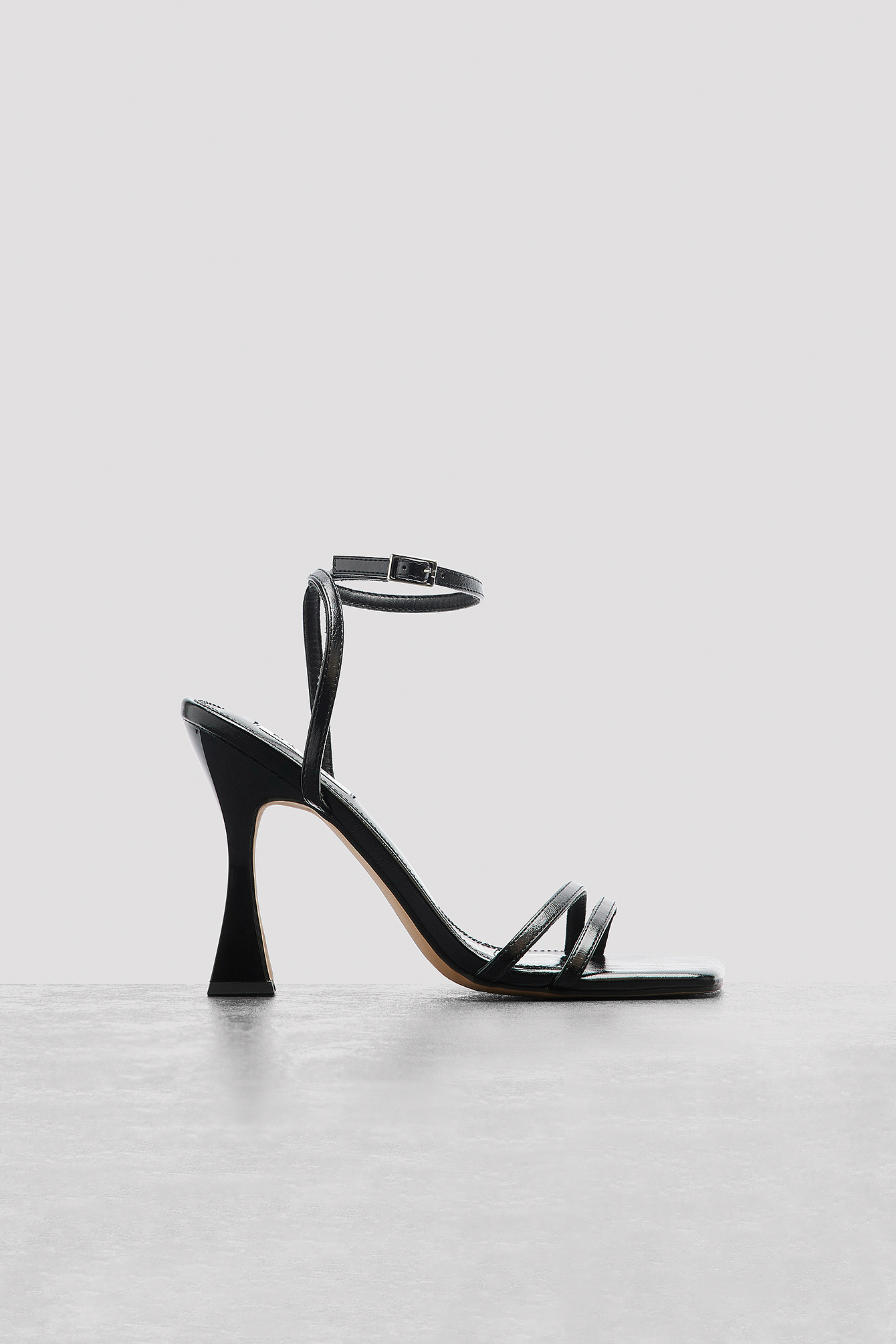 Sandalen met touwtjes | Witte hakken met touwtjes | NA-KD