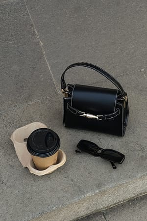 Black Petit sac bandoulière avec détail métallique