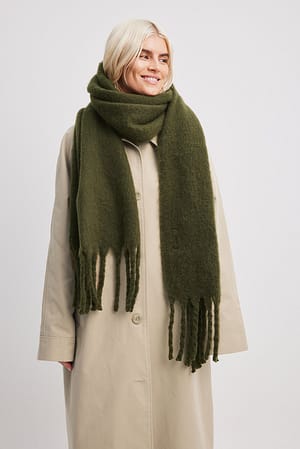 Moss Återvunnen mjuk scarf med flätade fransar