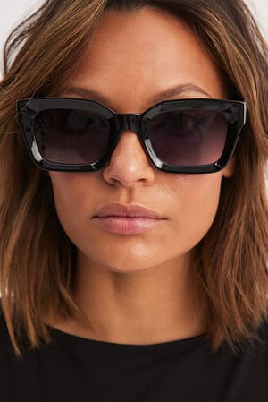 Black Recyklingowane okulary przeciwsłoneczne z kwadratową oprawką
