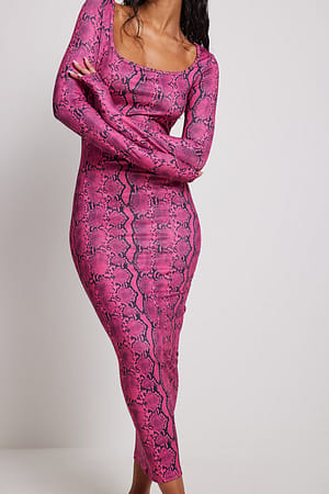 Pink Snake Robe longue imprimée à encolure carrée