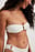 Kvadratisk bandeau-bikini med ringdetaljer