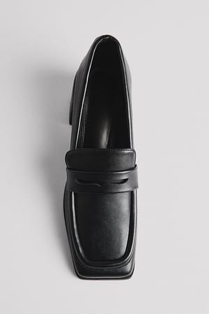Black Loafers mit Absatz und quadratischer Zehe