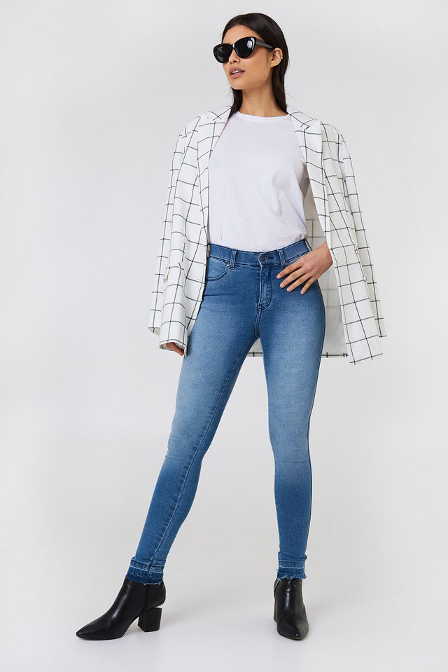 Jeans and Casual Blazer Outfit