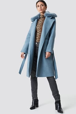 Big Faux Fur Collar Coat Blue Outfit.