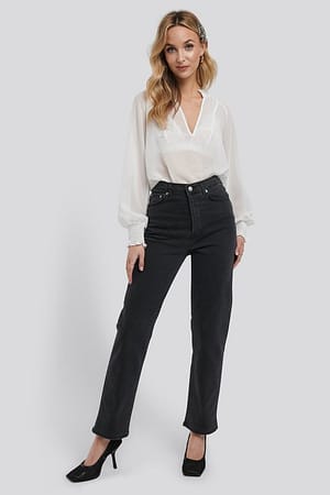 Straight High Waist Jeans Grey Outfit.