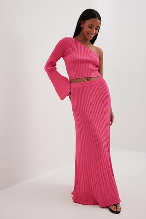 Fine Knitted Pleated Maxi Skirt Outfit