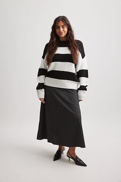 Round Neck Knitted Striped Sweater Outfit