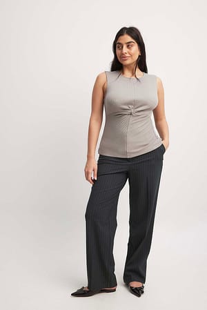 Ribbed Front Twist Top Outfit