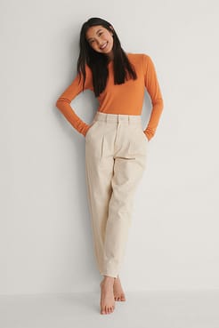 Style this top with suit pants for a cute, cozy and fancy outfit for the day. A fresh look for a fresh start in the day.
