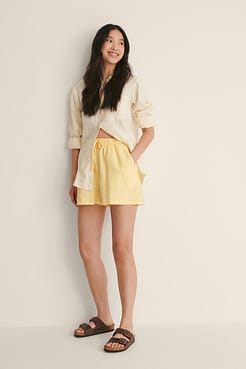 Elastic Linen Shorts Outfit.