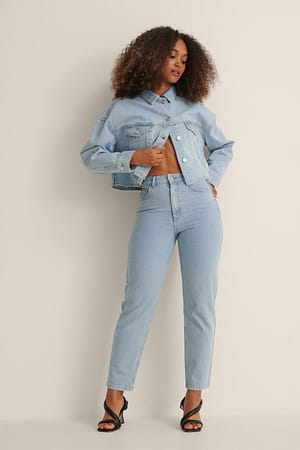 Mom Fit Jeans Outfit.