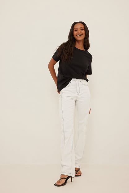 White Jeans med kontrastsyninger