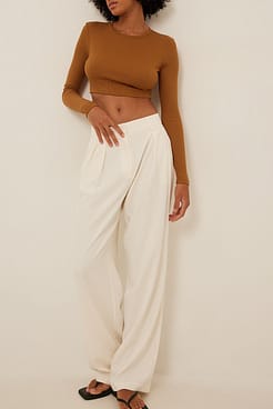 Rund Neck Ribbed Long Sleeve Crop Top Outfit.