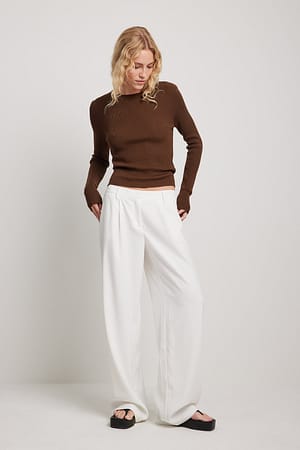 Ribbed Knitted Round Neck Sweater Outfit