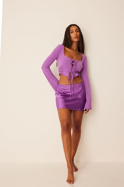 Purple Cropped Top mit Frontdetail