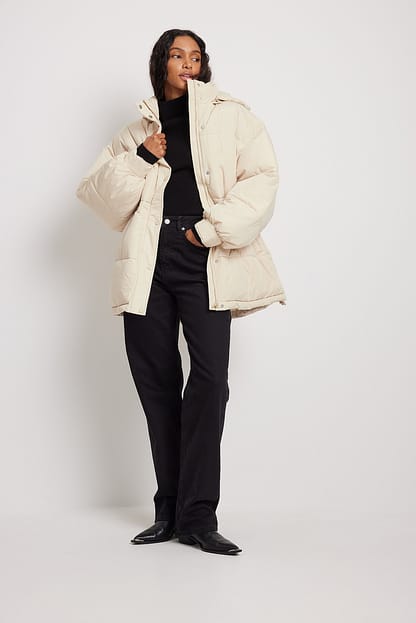 Light Beige Recyklingowana pikowana kurtka z ozdobną talią i ściągaczem