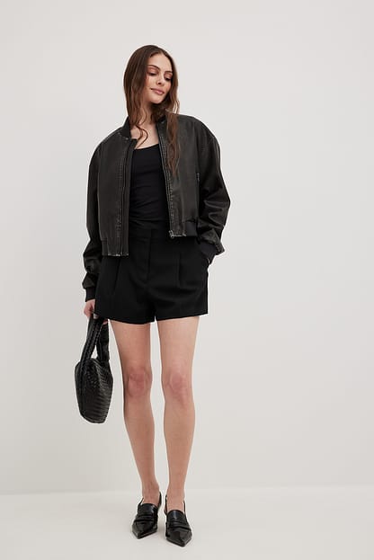 Narrow Waist Band Short - Black