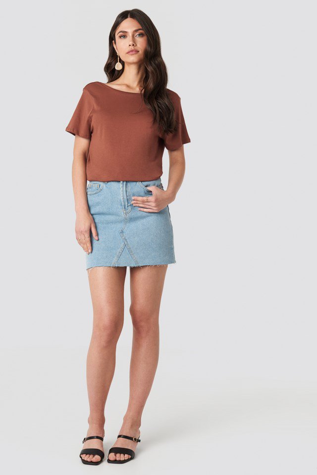 Deep Back Tee Brown Outfit