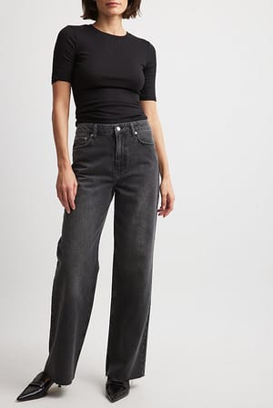 Black Gerade Jeans mit hoher Taille und Detail am Rücken