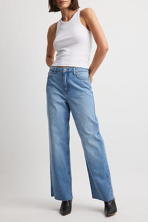 Blue Gerade Jeans mit hoher Taille und Detail am Rücken