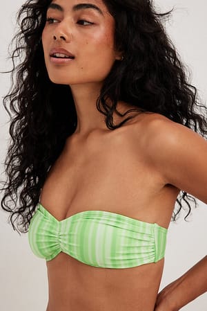 Green Stripe Top de bikini bandeau de rayas