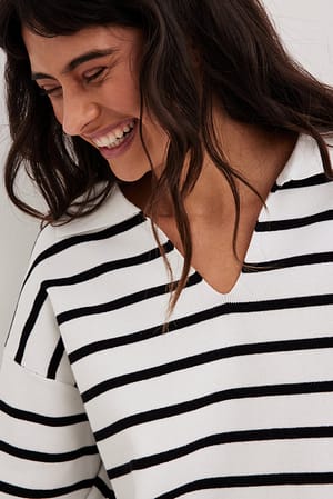 White/Black stripe Stickad randig tröja med krage