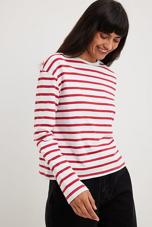 White/Red Oversized topp med striper og lange ermer
