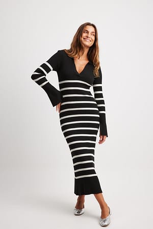 Black/White Stripe Gestreepte ribgebreide jurk met uitlopende mouwen