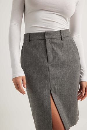 Grey Stripe Prosta spódnica mini w paski z wysokim stanem i rozcięciem