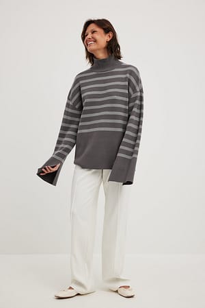 Grey Stripe Stickad randig tröja med turtleneck