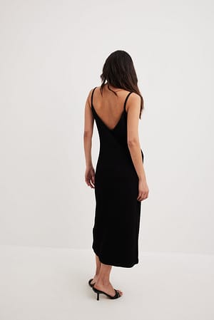 Black Teksturowana sukienka midi o luźnym kroju