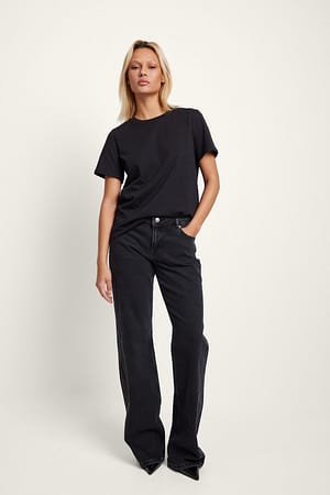 https://www.na-kd.com/resize/globalassets/super_low_waist_y2k_jeans_1018-008235-1198_01c-1.jpg?ref=05068149C2&quality=80&sharpen=0.3&width=300