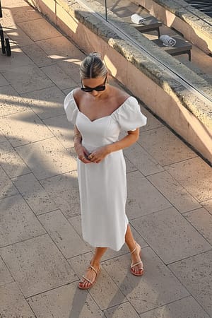 White Midi-jurk met hartvormige halslijn