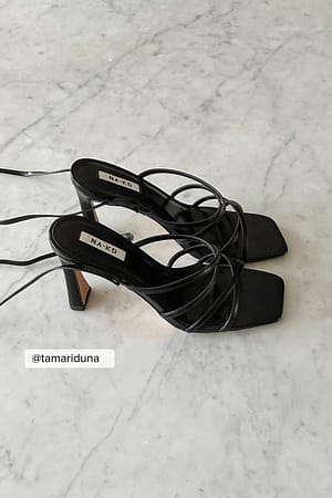 Sandaler med snørebånd med tragtformet hæl | NA-KD