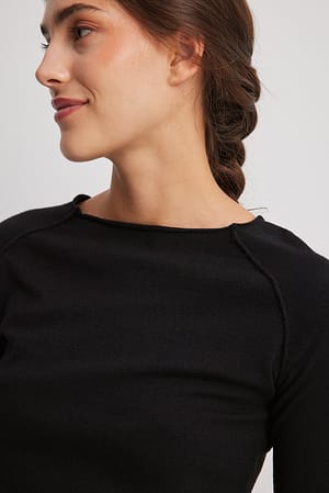 Black Tunt stickad tröja med rå nederkant