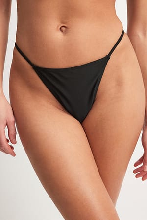 Black Bikini-stringtruse med tynne stropper