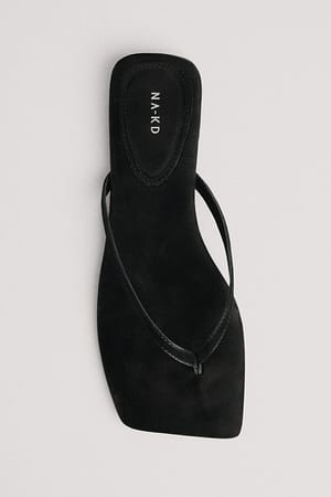 Black Slippers med G-streng-stropp