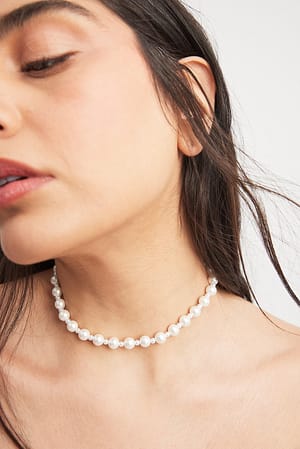 White Collana in perle con fermaglio