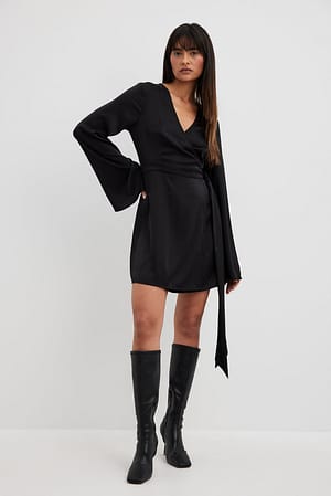 Black Flowy mini-jurk met strikceintuur