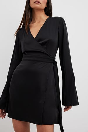 Tie Waist Flowy Mini Dress Black | NA-KD