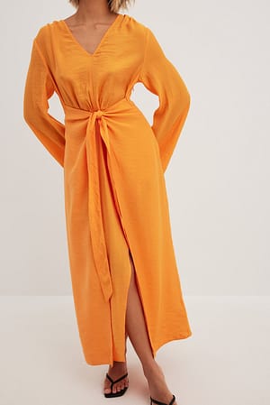 Orange Maxiklänning med knytning i midjan