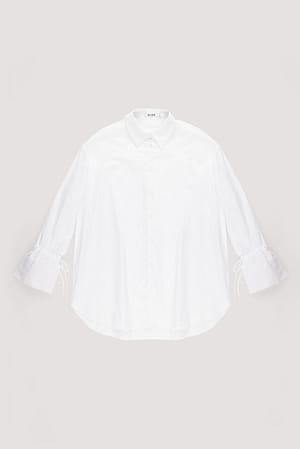 White Shirt mit gebundenen Ärmeln