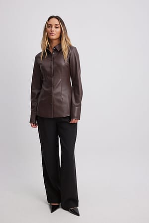 Brown Skjorte i PU med tætsiddende pasform og knapper
