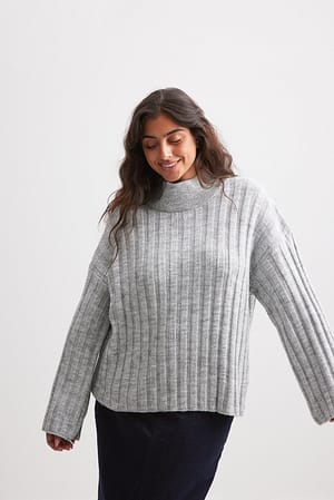 Light Grey Strikket sweater med bred rib og rullekrave