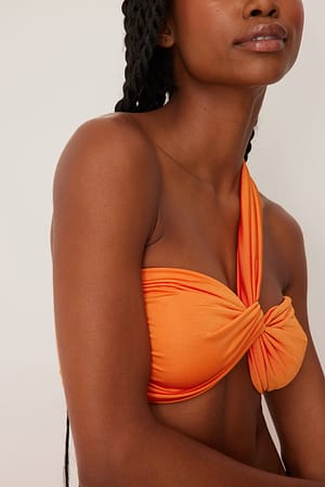 Orange Top met gedraaide voorkant