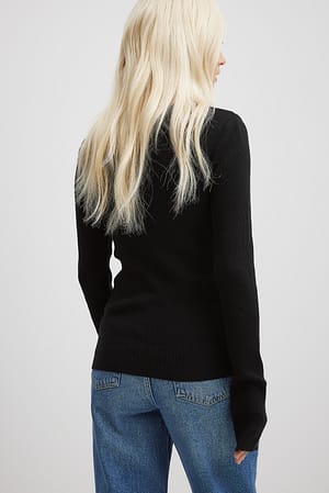 V-detail Light Rib Knitted Sweater Black | NA-KD