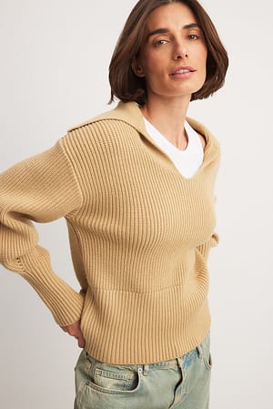 Camel V-neck Knitted Collar Sweater