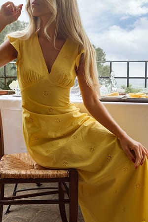 Yellow Vestido maxi con bordado inglés