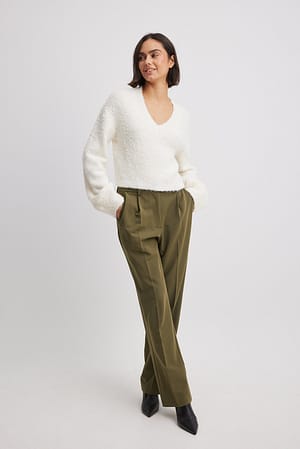 V-Neck Knitted Cropped Sweater Outfit